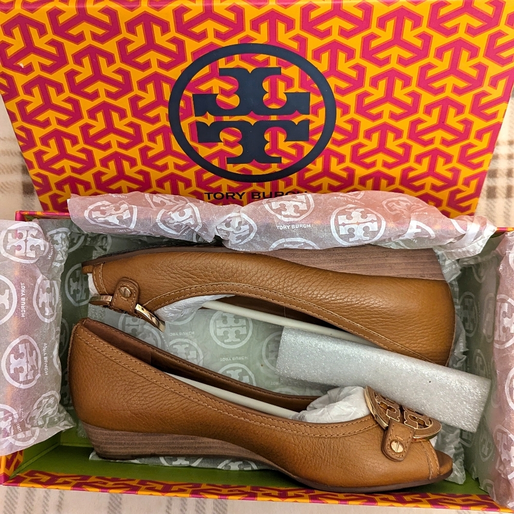 Tory Burch Amanda Demi Wedge Tumbled Leather Royal Tan Women's Size 6.5
